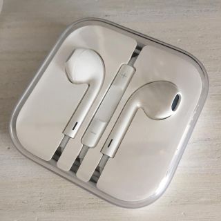 アップル(Apple)の正規品 iPhone イヤホン(ヘッドフォン/イヤフォン)