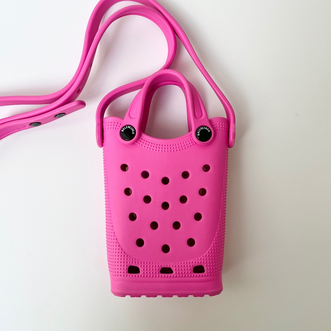 美品 希少 バレンシアガ クロックス フォンホルダー ショルダー 美品 希少 バレンシアガ クロックス フォンホルダー ショルダー