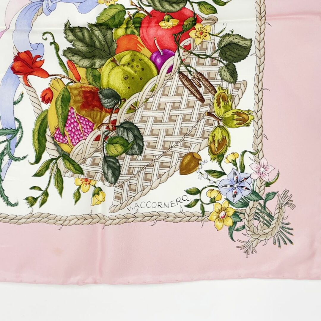 GUCCI グッチ スカーフ 87cm×85.5cm フローラル 花柄 ロゴ GG GUCCI グッチ スカーフ 87cm×85.5cm フローラル 花柄 ロゴ GG