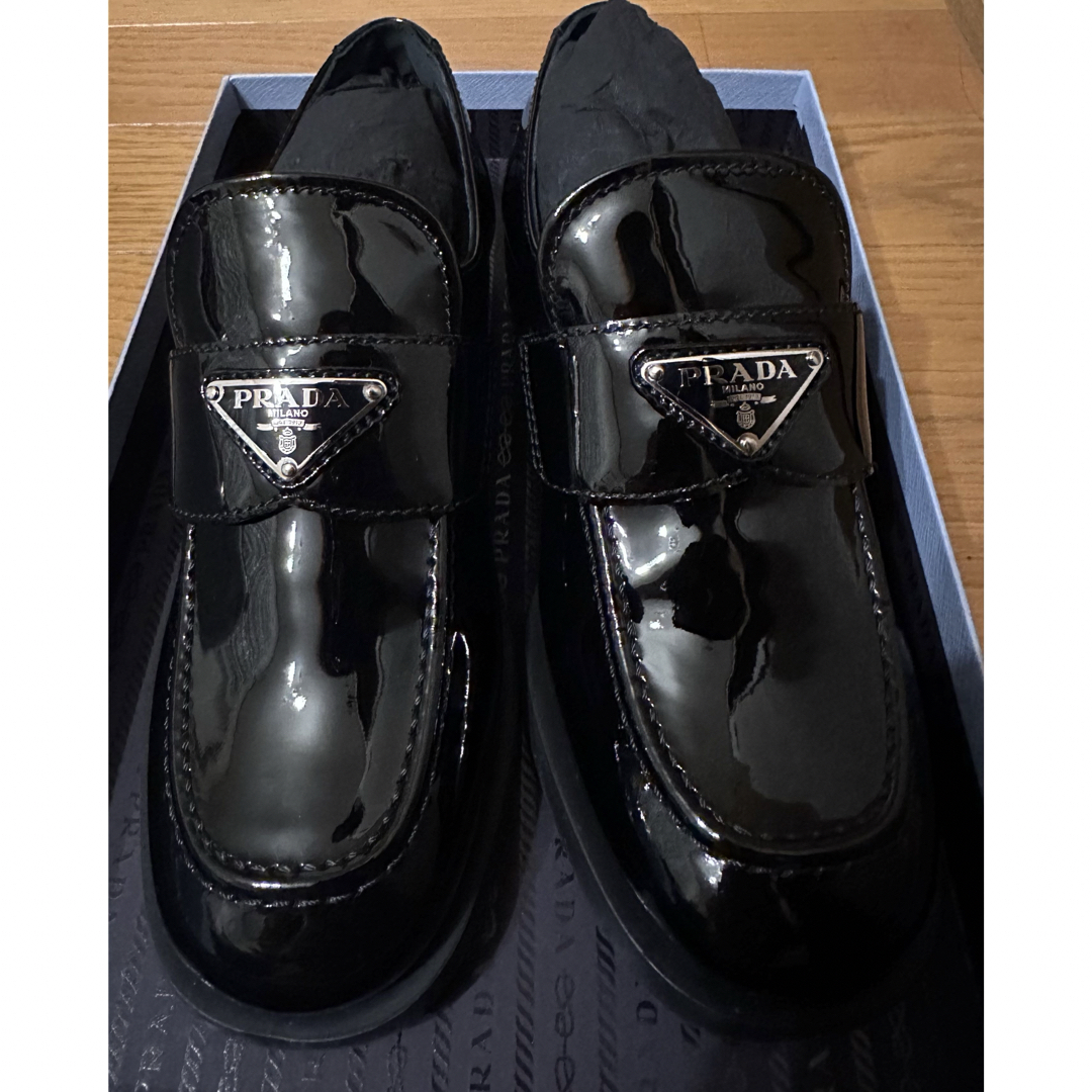 PRADA - 【1/7まで限定出品*新品】PRADA パテントレザー PRADA - 【1/7まで限定出品*新品】PRADA パテントレザー