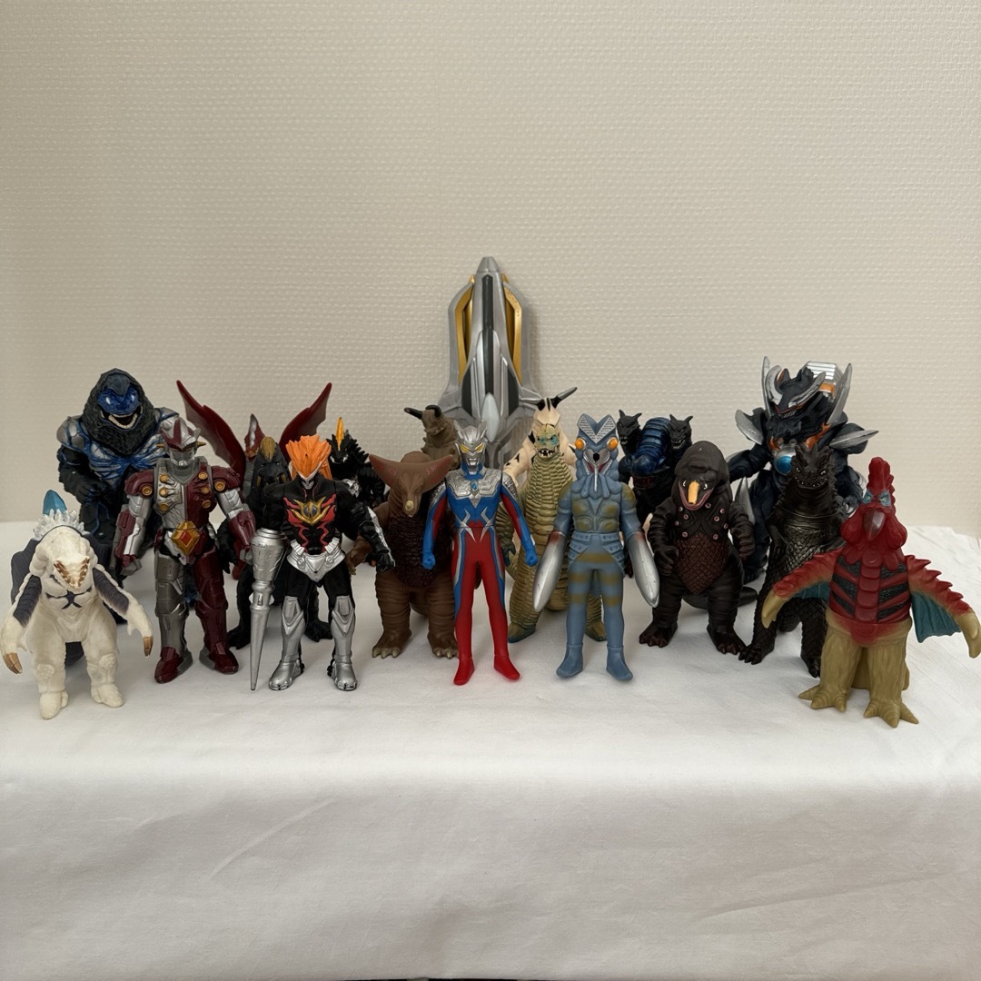 BANDAI - バンダイDXギンガスパーク ウルトラマン怪獣まとめ売り(18体ライブサイン付き)