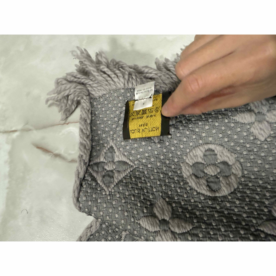 LOUIS VUITTON - LOUIS VUITTON ルイヴィトン マフラー グレーの LOUIS VUITTON - LOUIS VUITTON ルイヴィトン マフラー グレーの