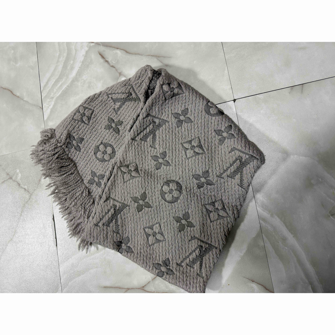 LOUIS VUITTON - LOUIS VUITTON ルイヴィトン マフラー グレーの LOUIS VUITTON - LOUIS VUITTON ルイヴィトン マフラー グレーの