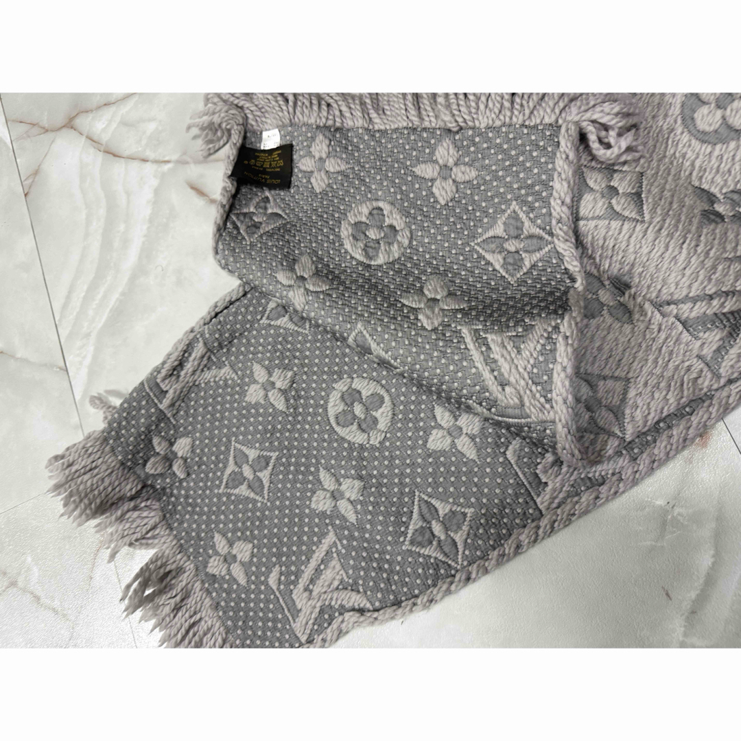 LOUIS VUITTON - LOUIS VUITTON ルイヴィトン マフラー グレーの LOUIS VUITTON - LOUIS VUITTON ルイヴィトン マフラー グレーの