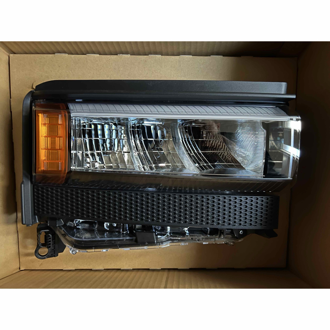 トヨタ - ランクル250 純正 角目ヘッドライト リフレクター式3眼 トヨタ - ランクル250 純正 角目ヘッドライト リフレクター式3眼