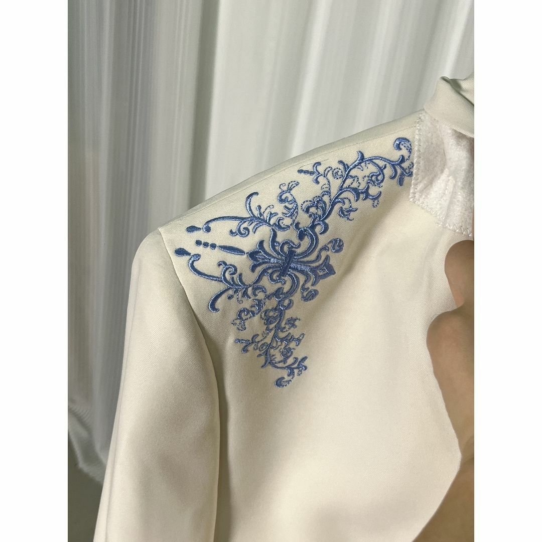 スーツ 花柄のモチーフ刺繍が美しく ベージュ ブルー 発表会など スーツ 花柄のモチーフ刺繍が美しく ベージュ ブルー 発表会など