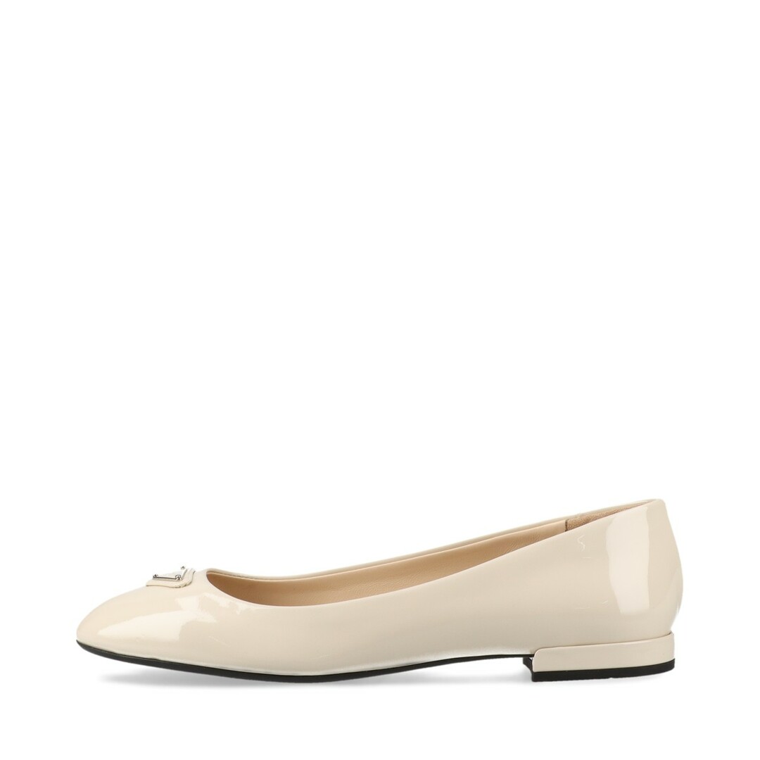 PRADA - プラダ トライアングルロゴ パテントレザー 37.5 アイボリー レディー