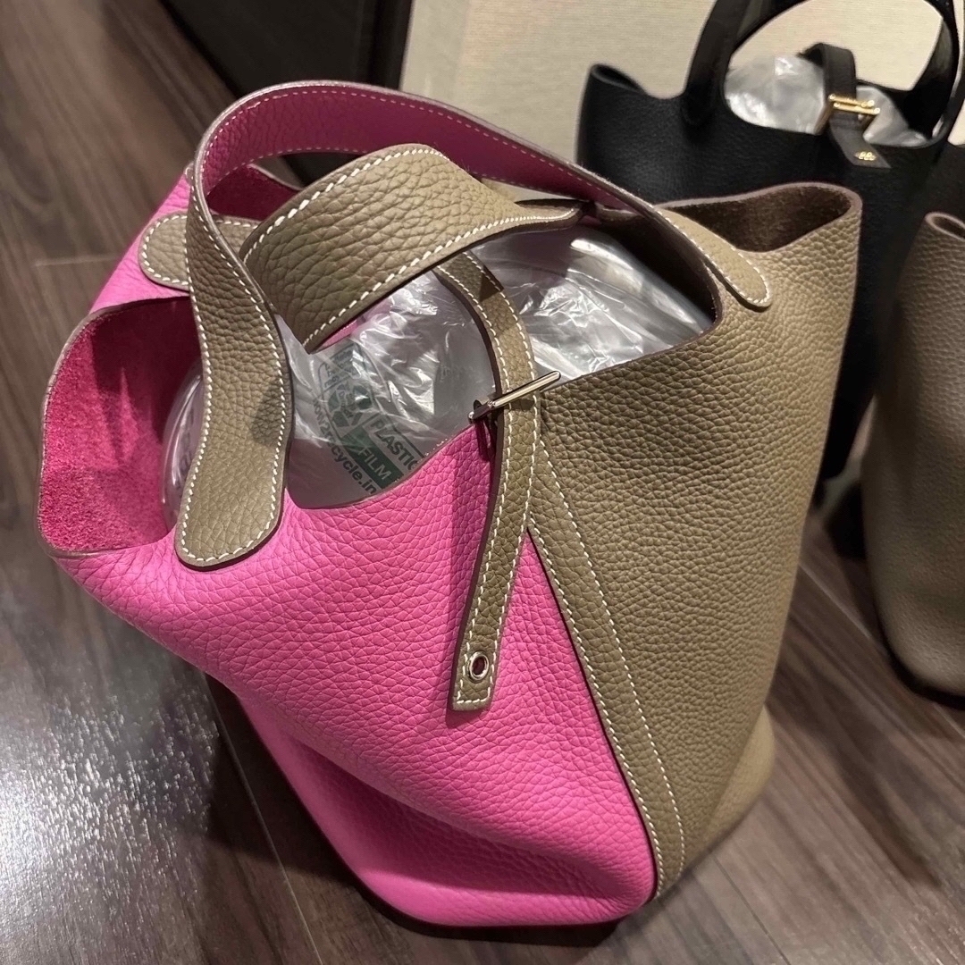 新品 ハンドバッグ フランス トリヨン MM キューブバッグ