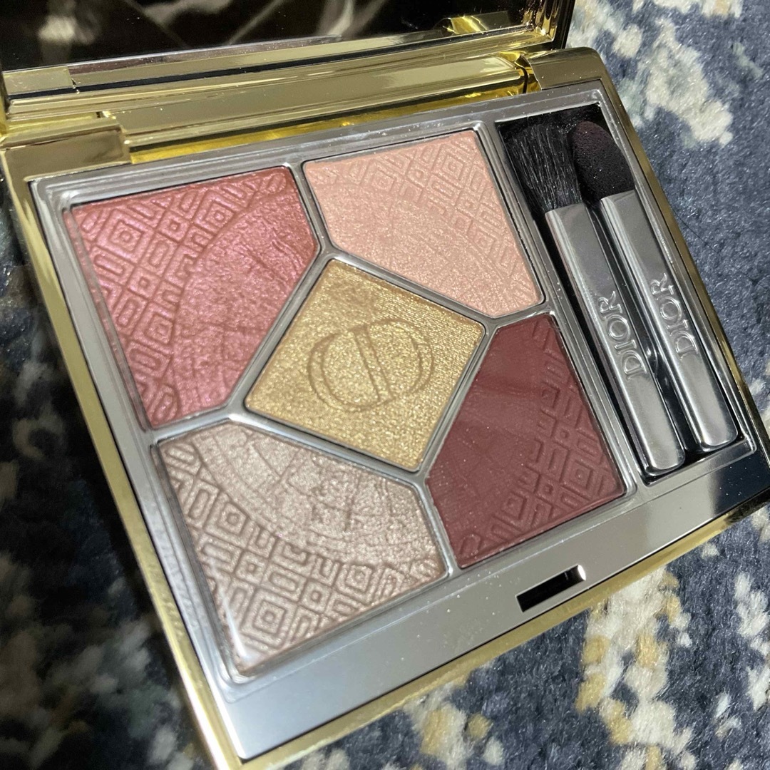 Dior サンククルール クリスマスコレクション 643 ゴールデンマスカレード | フリマアプリ ラクマ Dior サンククルール クリスマスコレクション 643 ゴールデンマスカレード | フリマアプリ ラクマ