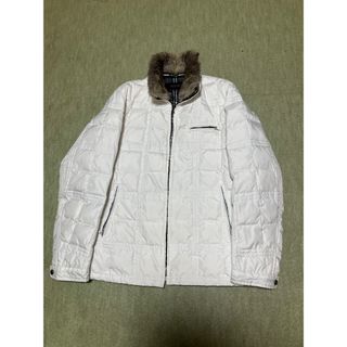 BURBERRY(ダウンジャケット ・ ホワイト/白色系)のフリマ BURBERRY(ダウンジャケット ・ ホワイト/白色系)のフリマ