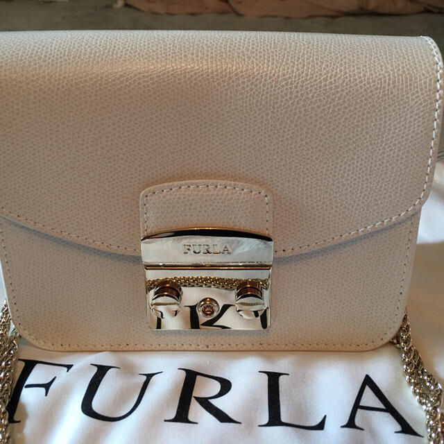 Furla(フルラ)のみうみう様専用☆FURLAメトロポリス ホワイト(白)☆新品未使用☆正規品☆ レディースのバッグ(ショルダーバッグ)の商品写真