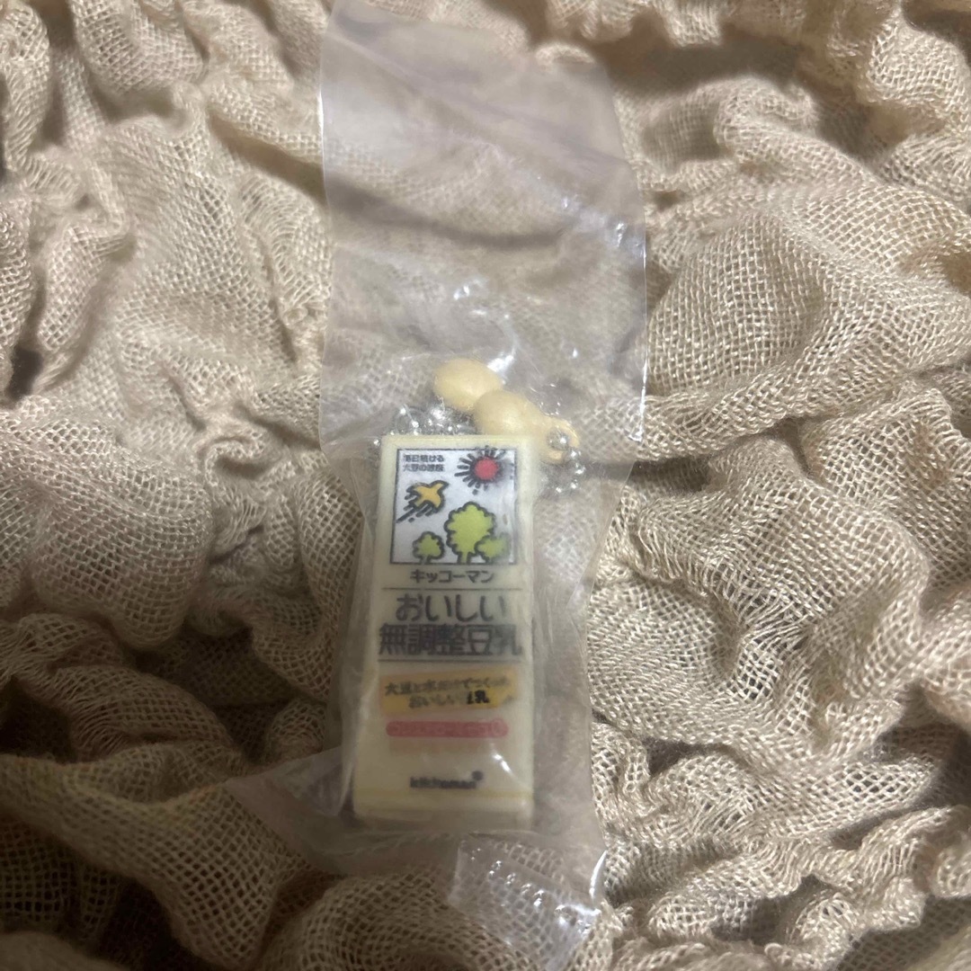 ガチャ キッコーマン 豆乳ミニチュアチャームコレクション おいしい無調整豆乳 エンタメ/ホビーのおもちゃ/ぬいぐるみ(キャラクターグッズ)の商品写真