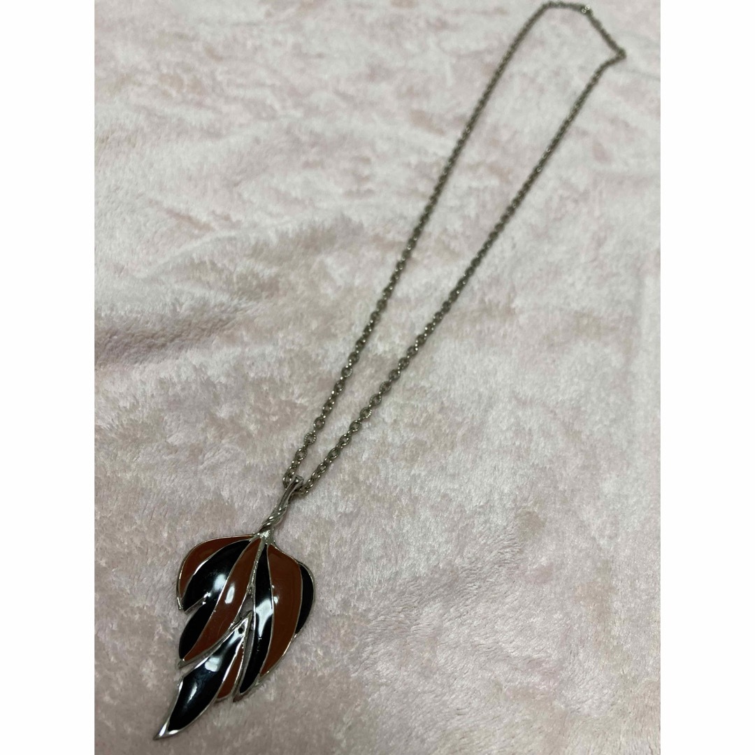 ペンダント ネックレス シルバー ロングチェーン アクセサリー 揺れる レディースのアクセサリー(ネックレス)の商品写真