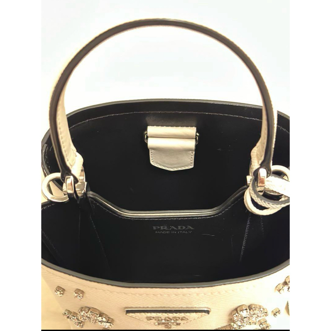 PRADA - レア☆PRADA ショルダーバッグ ホワイト パニエ PRADA - レア☆PRADA ショルダーバッグ ホワイト パニエ