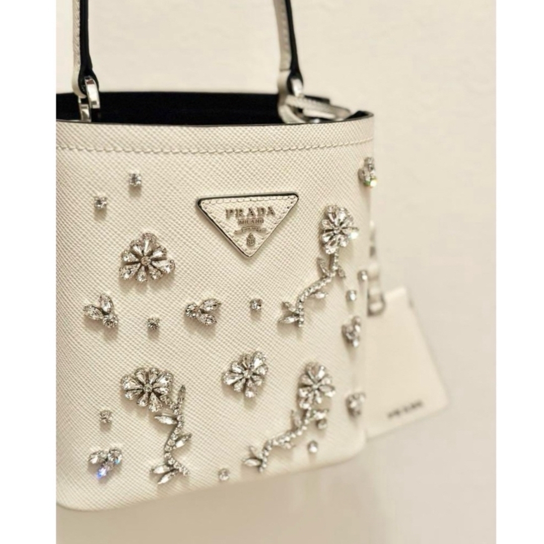 PRADA - レア☆PRADA ショルダーバッグ ホワイト パニエ PRADA - レア☆PRADA ショルダーバッグ ホワイト パニエ