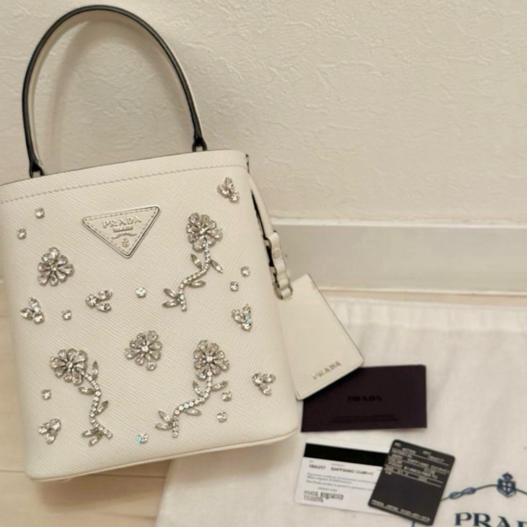 PRADA - レア☆PRADA ショルダーバッグ ホワイト パニエ PRADA - レア☆PRADA ショルダーバッグ ホワイト パニエ
