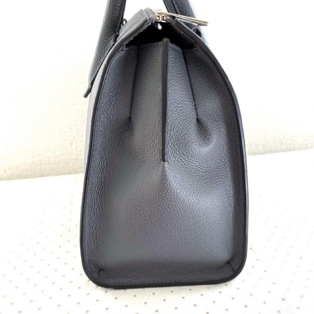 極美品 FURLA フルラ 本革 レザーハンドバッグ ショルダーバッグ 極美品 FURLA フルラ 本革 レザーハンドバッグ ショルダーバッグ