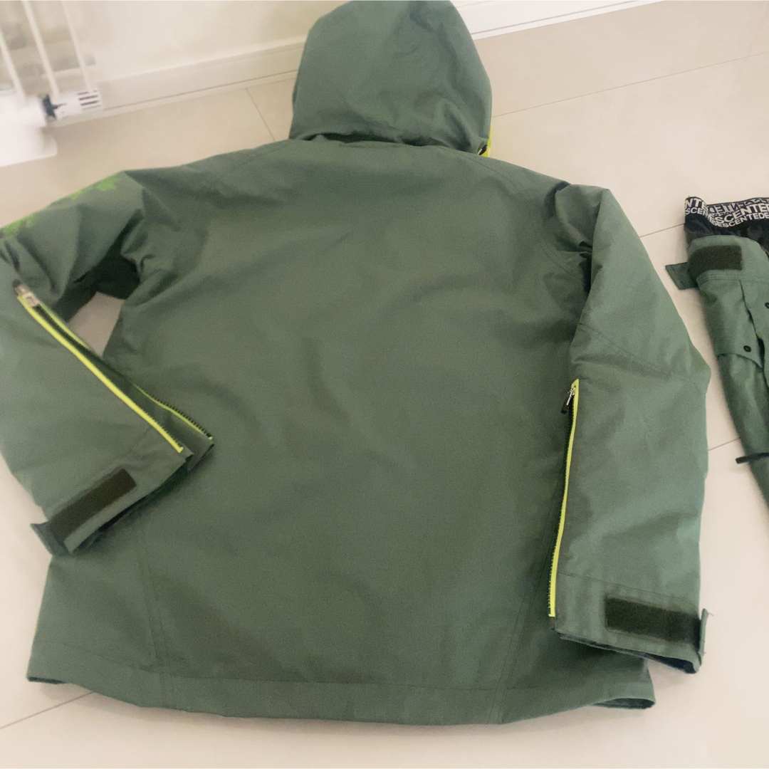 DESCENTE】お洒落カーキスノボードウェア スキーウェア 上下 DESCENTE】お洒落カーキスノボードウェア スキーウェア 上下