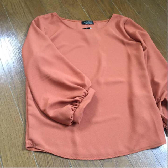 新品♡テラコッタ ブラウス カットソー☆ZARA KBF DHOLIC レディースのトップス(シャツ/ブラウス(長袖/七分))の商品写真