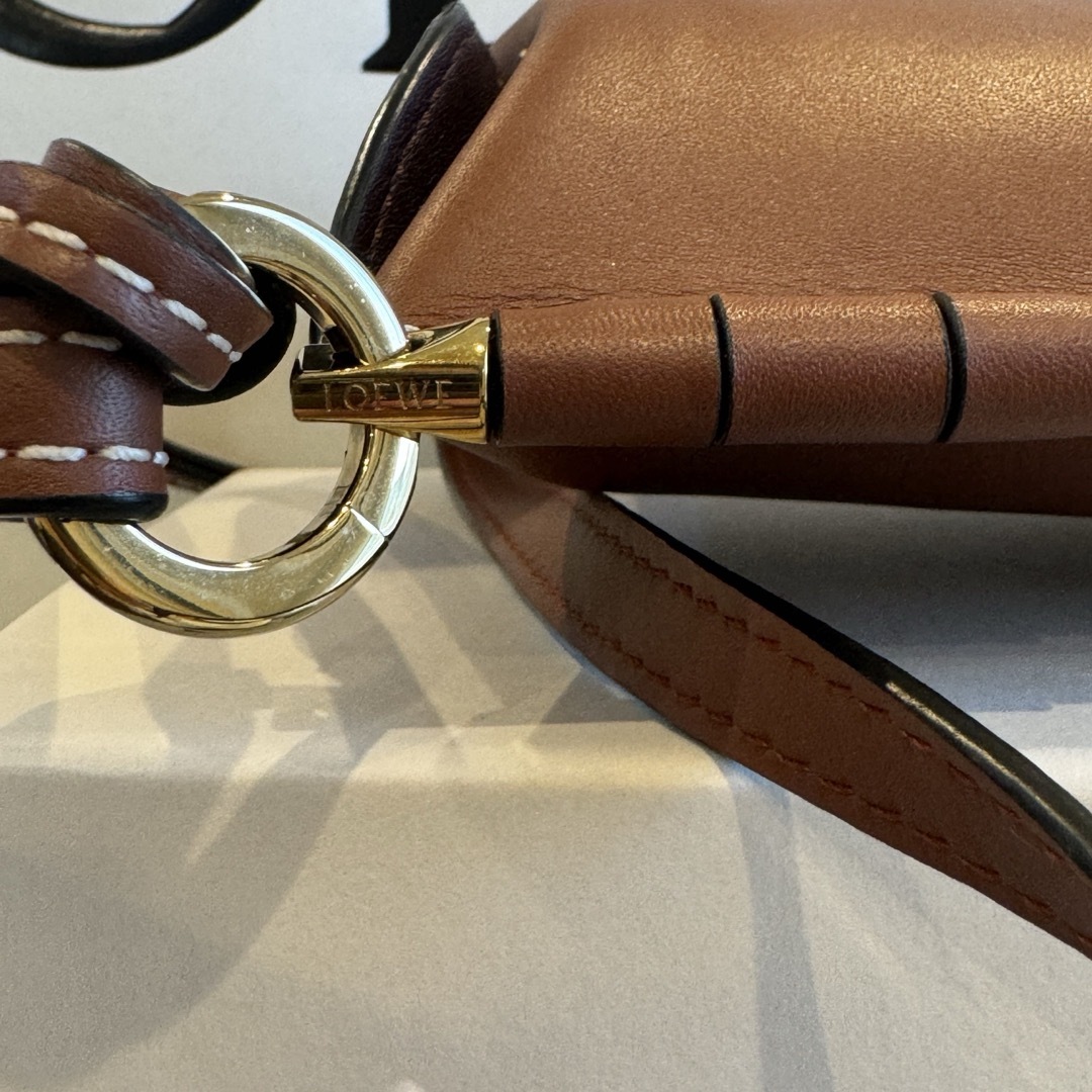 LOEWE - 直営店購入 ロエベLOEWE ゲートポケット ショルダー LOEWE - 直営店購入 ロエベLOEWE ゲートポケット ショルダー