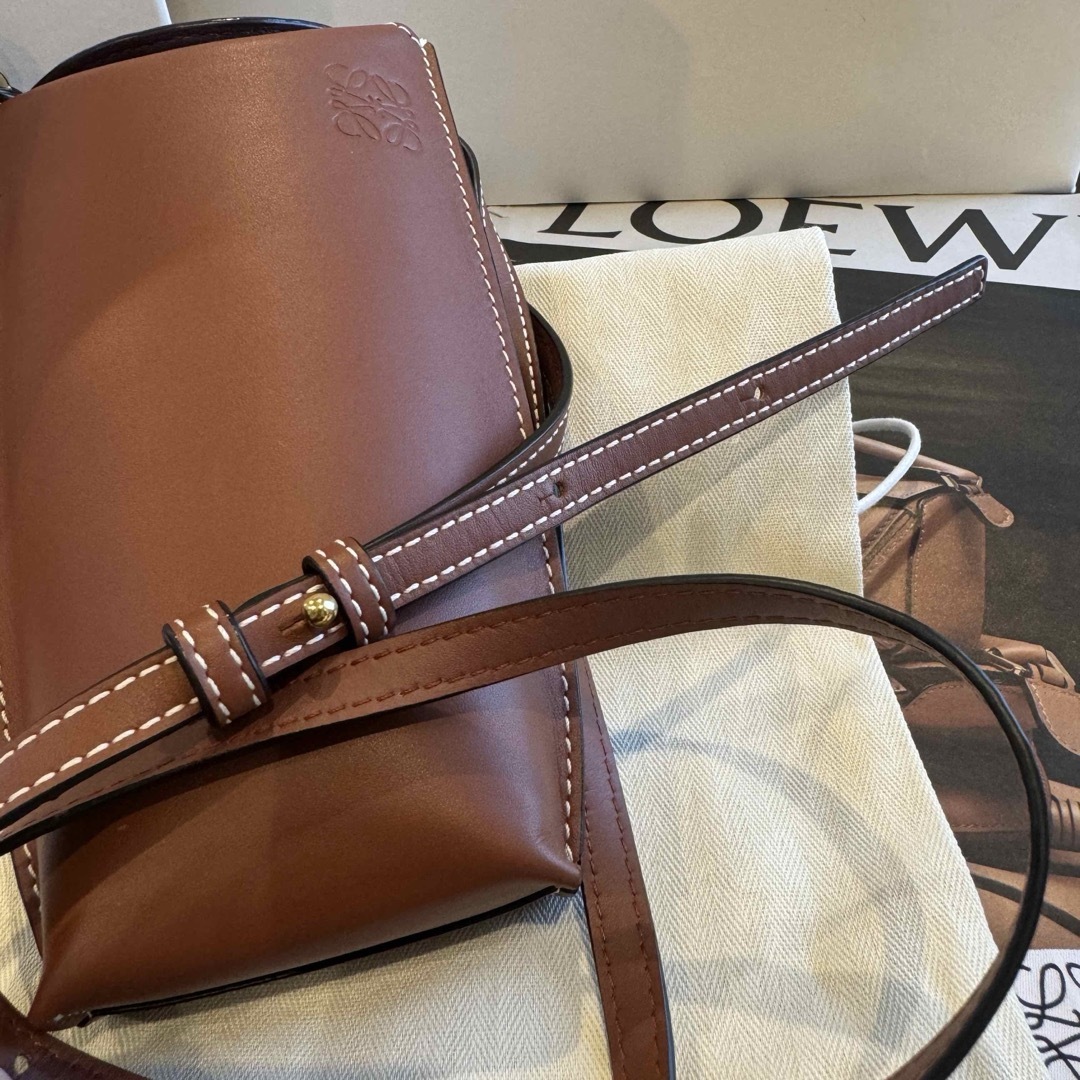 LOEWE - 直営店購入 ロエベLOEWE ゲートポケット ショルダー LOEWE - 直営店購入 ロエベLOEWE ゲートポケット ショルダー