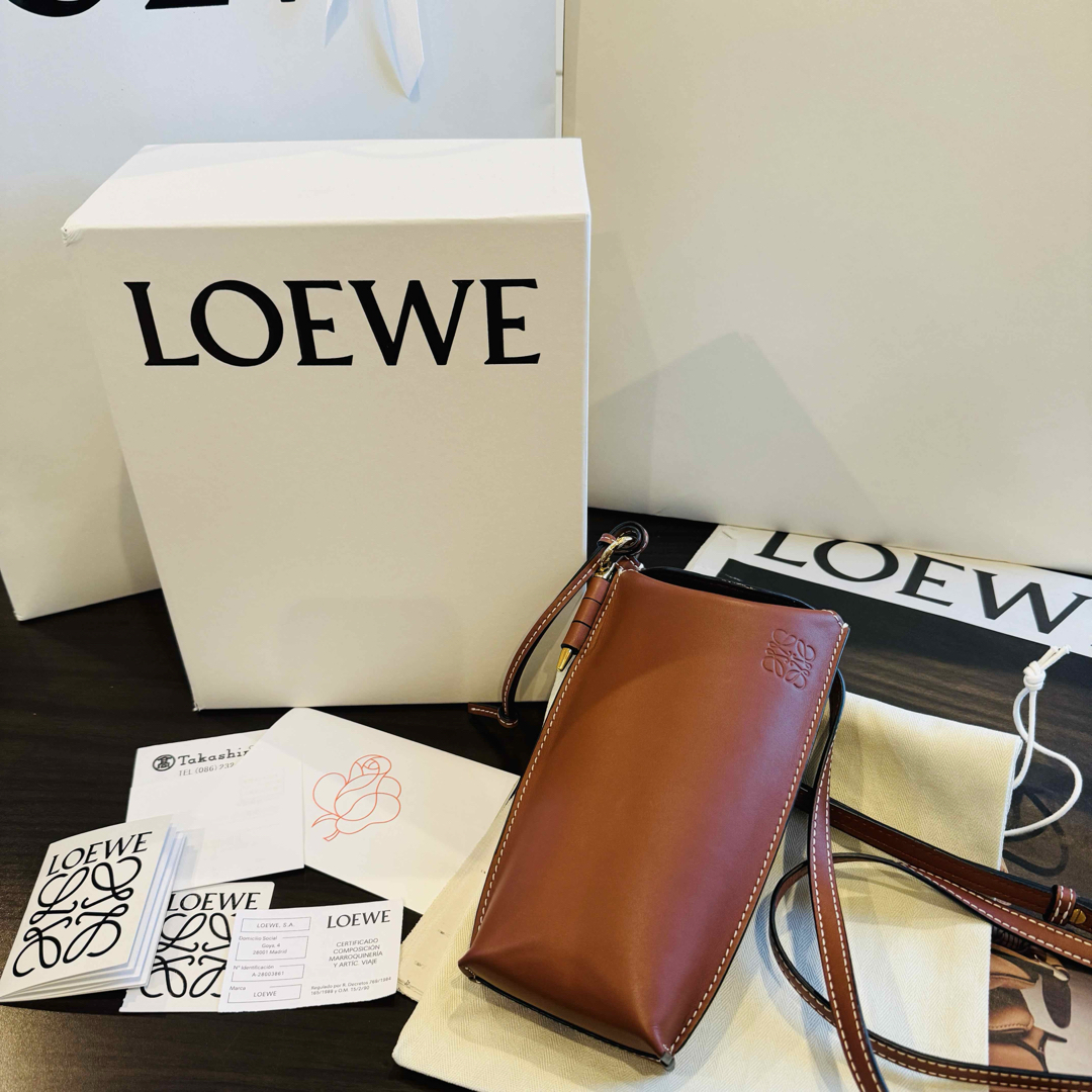 LOEWE - 直営店購入 ロエベLOEWE ゲートポケット ショルダー LOEWE - 直営店購入 ロエベLOEWE ゲートポケット ショルダー
