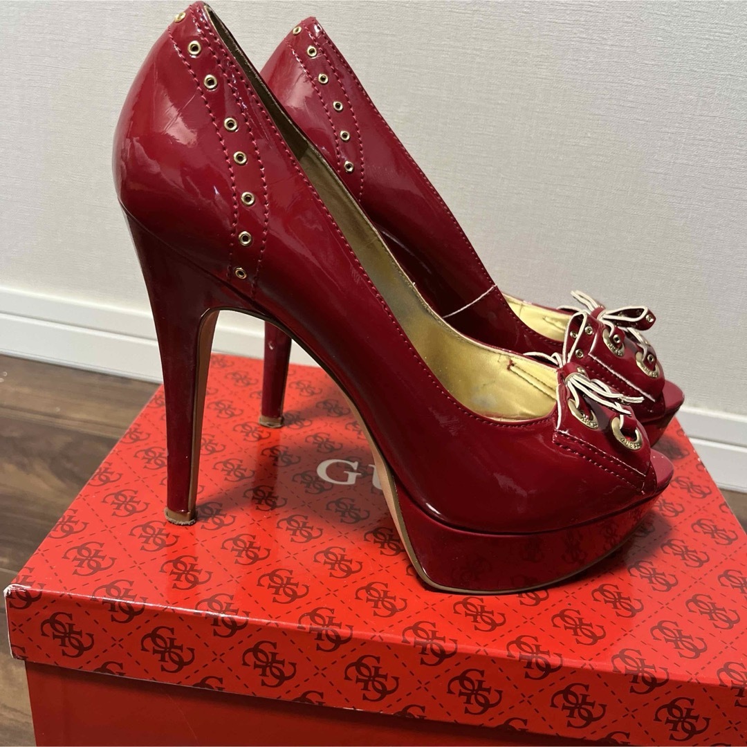 GUESS 赤 エナメル ハイヒール オープントゥ ハイヒール/パンプス GUESS 赤 エナメル ハイヒール オープントゥ ハイヒール/パンプス