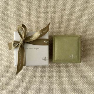Van Cleef & Arpels(ポーチ)のフリマアイテム一覧 Van Cleef & Arpels(ポーチ)のフリマアイテム一覧