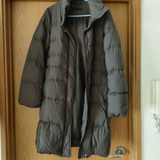 ユニクロ(UNIQLO)のダウン　ブラウン　ユニクロ　M(ダウンジャケット)