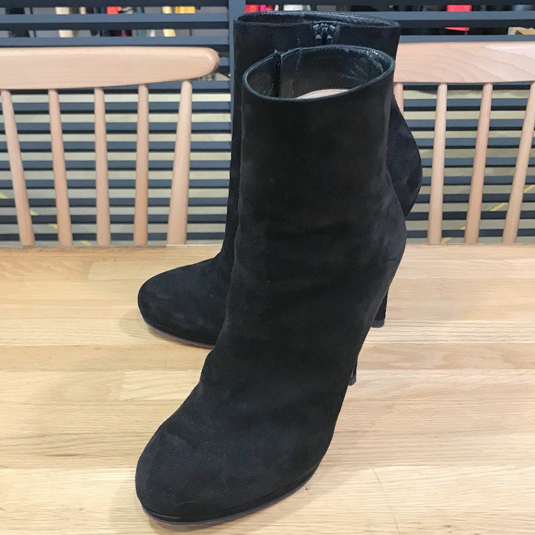 良品 ルブタン BOOTYLILI スエード ブラック ブーティ 37 黒 良品 ルブタン BOOTYLILI スエード ブラック ブーティ 37 黒