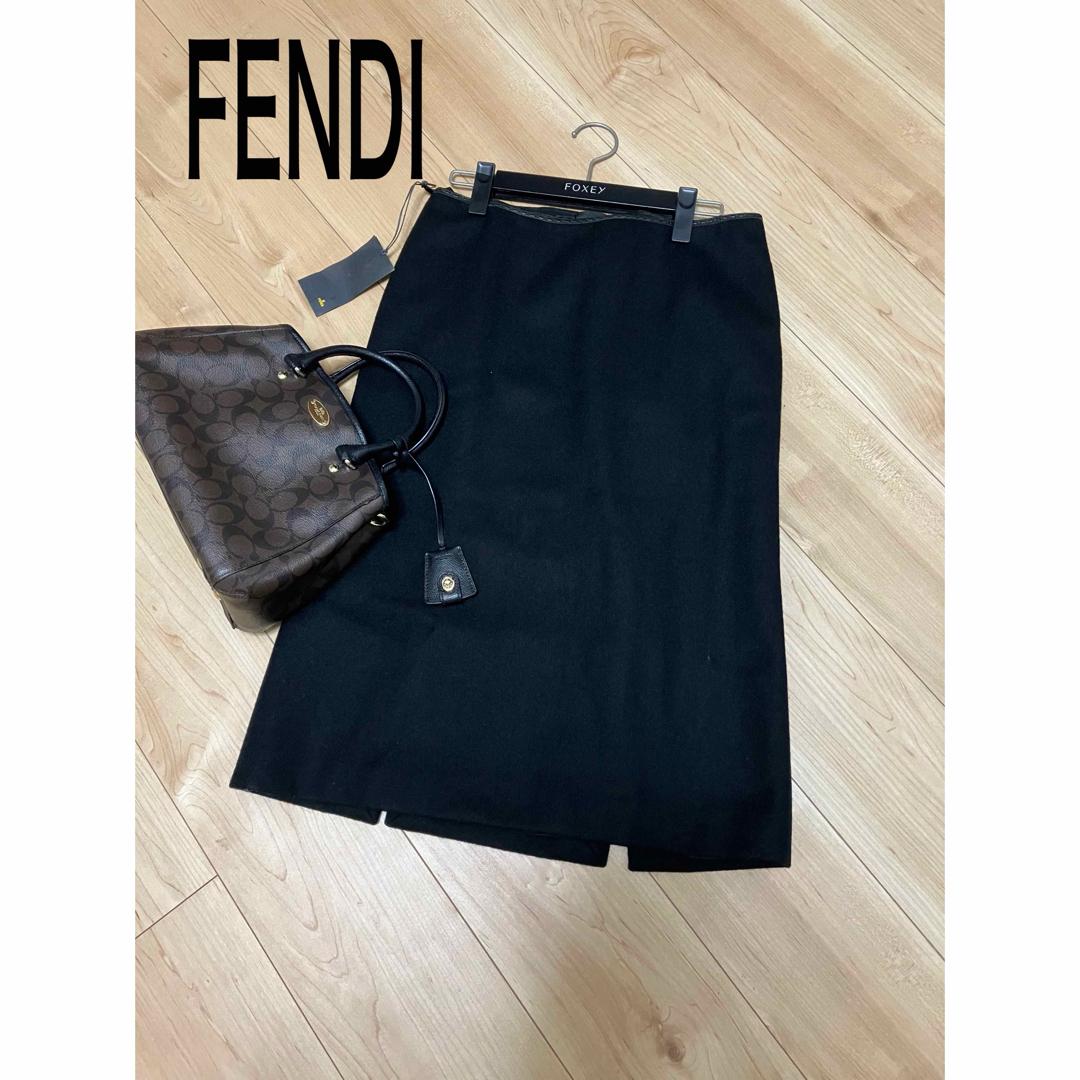 新品 FENDI スカート 38 ブラック 黒 フェンディ ニット ウール 新品 FENDI スカート 38 ブラック 黒 フェンディ ニット ウール