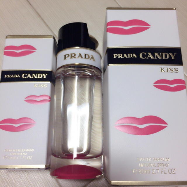 PRADA(プラダ)のお値下げ中☆PRADA CANDY キス☆80ml コスメ/美容の香水(香水(女性用))の商品写真