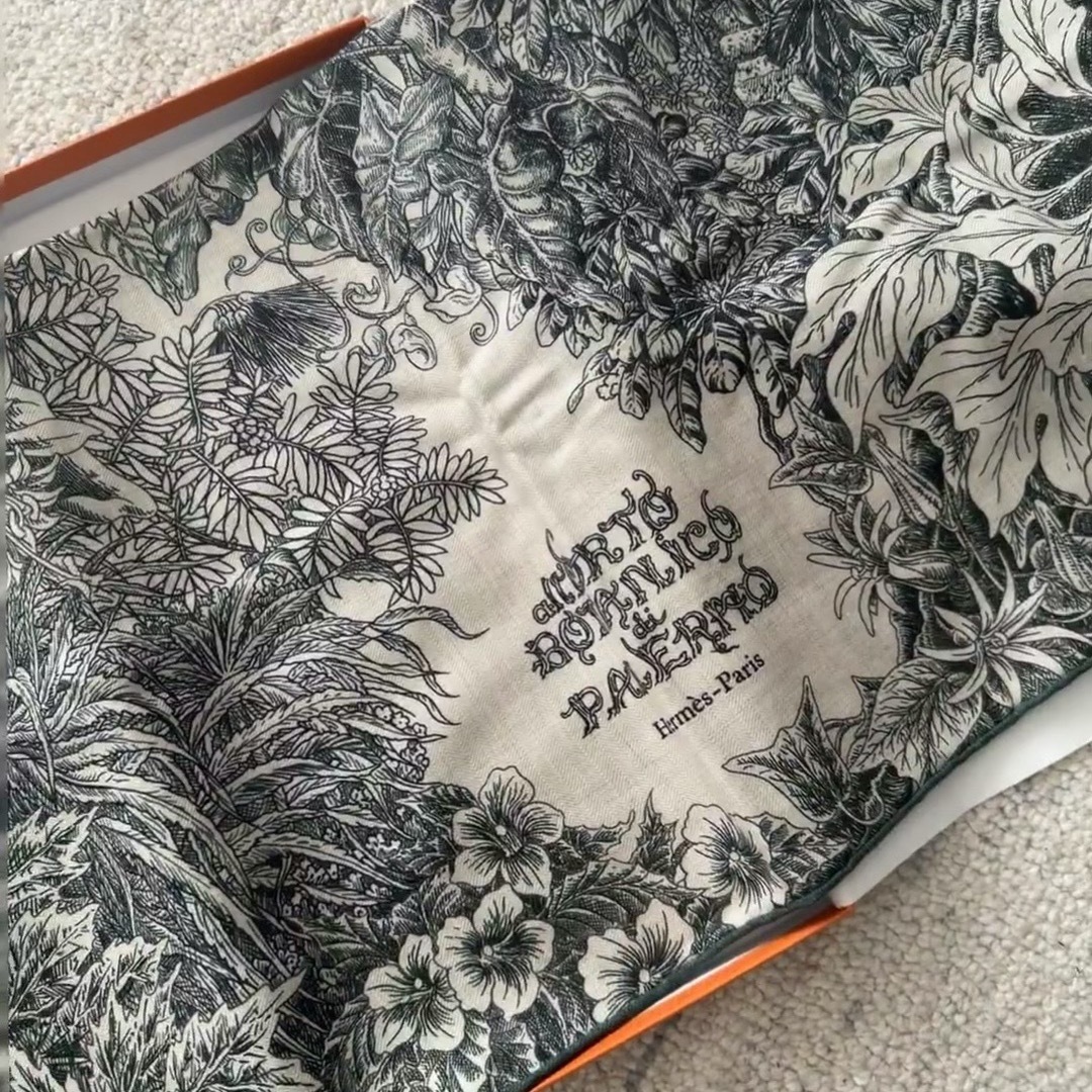 HERMES - 【新品未使用】エルメス カレジェアン カシミヤシルク HERMES - 【新品未使用】エルメス カレジェアン カシミヤシルク