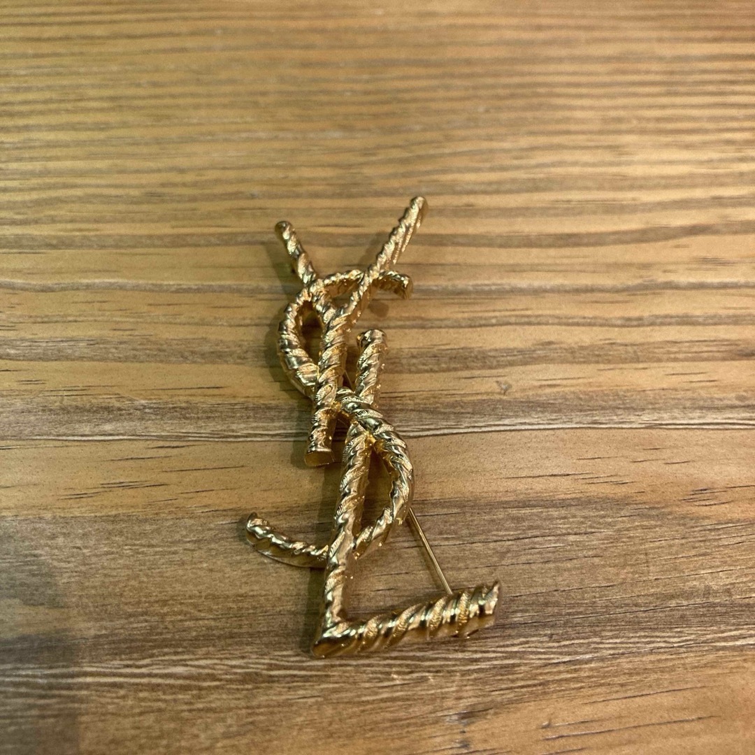 SAINT LAURENT - サンローラン ブローチ YSLブローチ ゴールド SAINT LAURENT - サンローラン ブローチ YSLブローチ ゴールド
