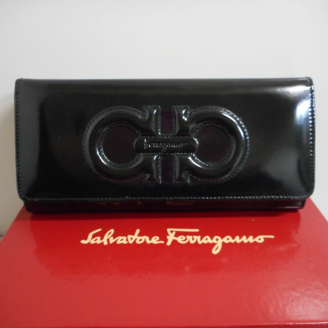 美品 Salvatore Ferragamo フェラガモ 長財布 エナメル 美品 Salvatore Ferragamo フェラガモ 長財布 エナメル