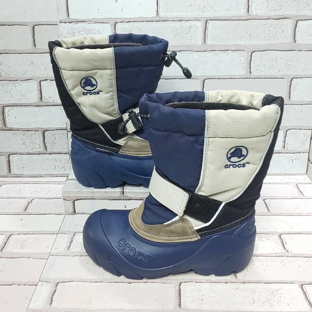 crocs(クロックス)の【crocs】クロックス スノーブーツ スノーミニ カナダ製 キッズ/ベビー/マタニティのキッズ靴/シューズ(15cm~)(ブーツ)の商品写真