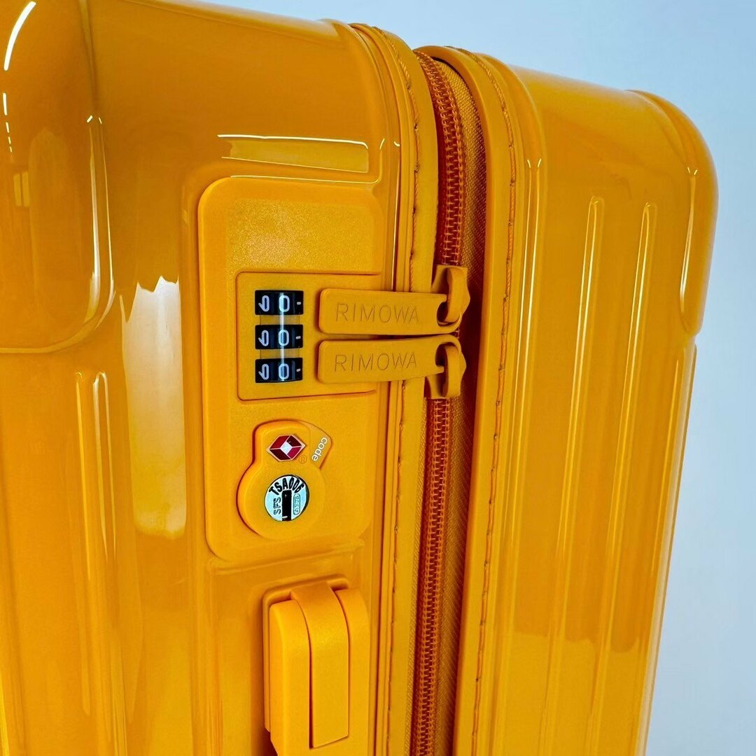 RIMOWA - 新品未使用 RIMOWA リモワ ESSENTIAL CABIN 36L RIMOWA - 新品未使用 RIMOWA リモワ ESSENTIAL CABIN 36L