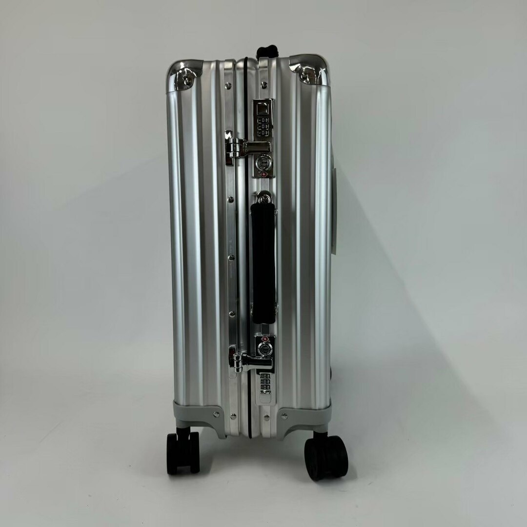 RIMOWA - 新品未使用 RIMOWA リモワ Classic Cabin S Silver 33L RIMOWA - 新品未使用 RIMOWA リモワ Classic Cabin S Silver 33L