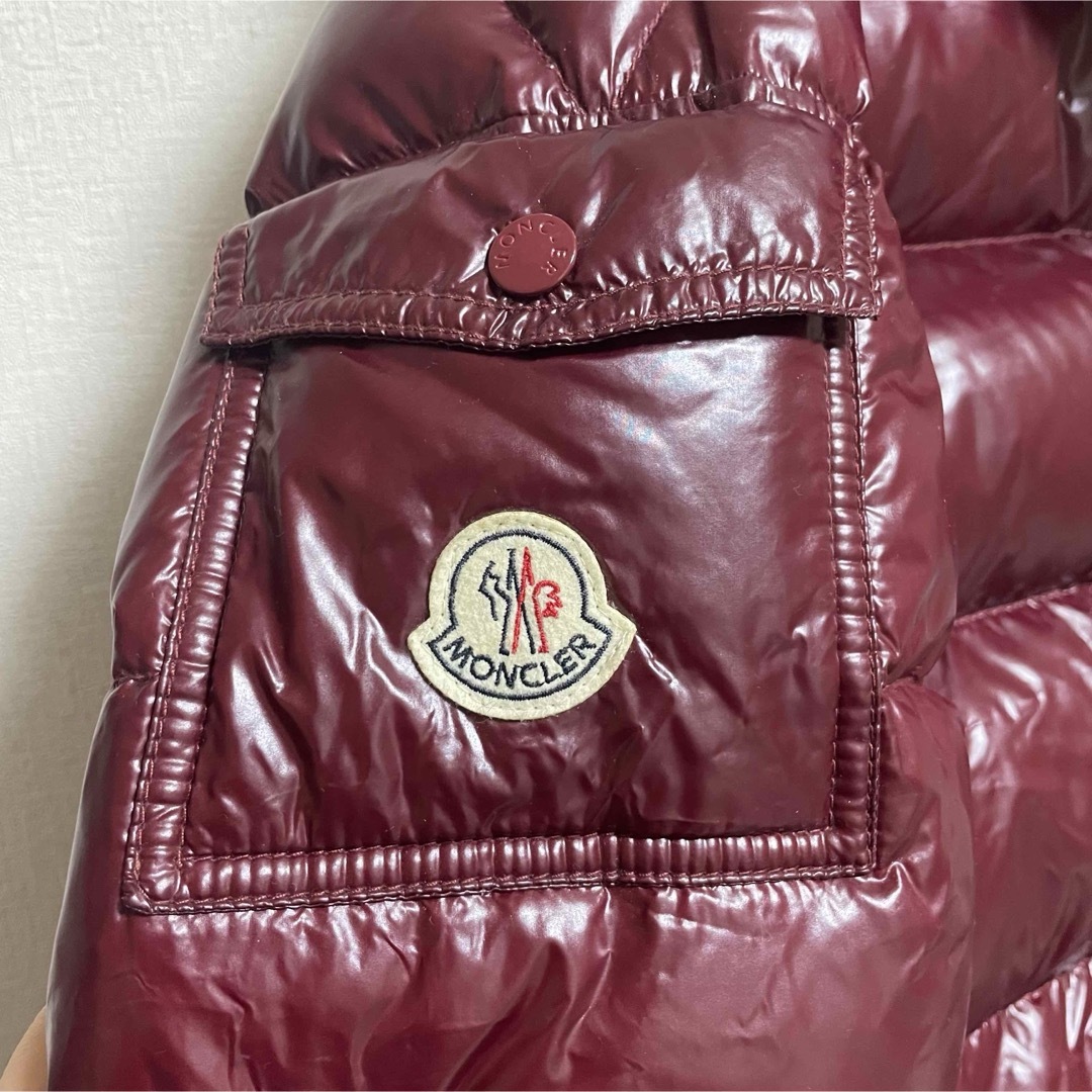 稀少品 MONCLER バーガンディ ダウンジャケット フード付き 稀少品 MONCLER バーガンディ ダウンジャケット フード付き