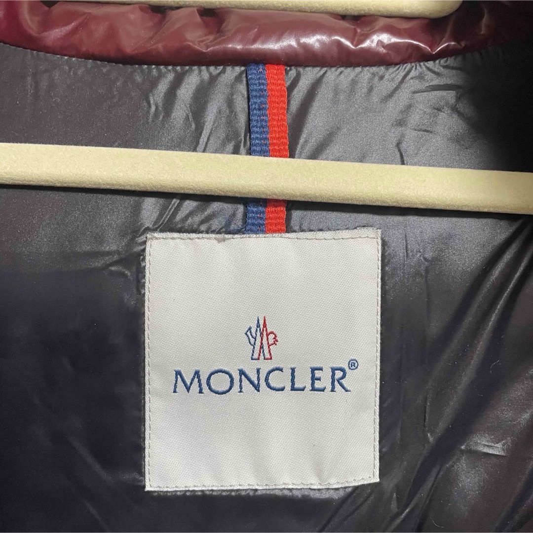 稀少品 MONCLER バーガンディ ダウンジャケット フード付き 稀少品 MONCLER バーガンディ ダウンジャケット フード付き