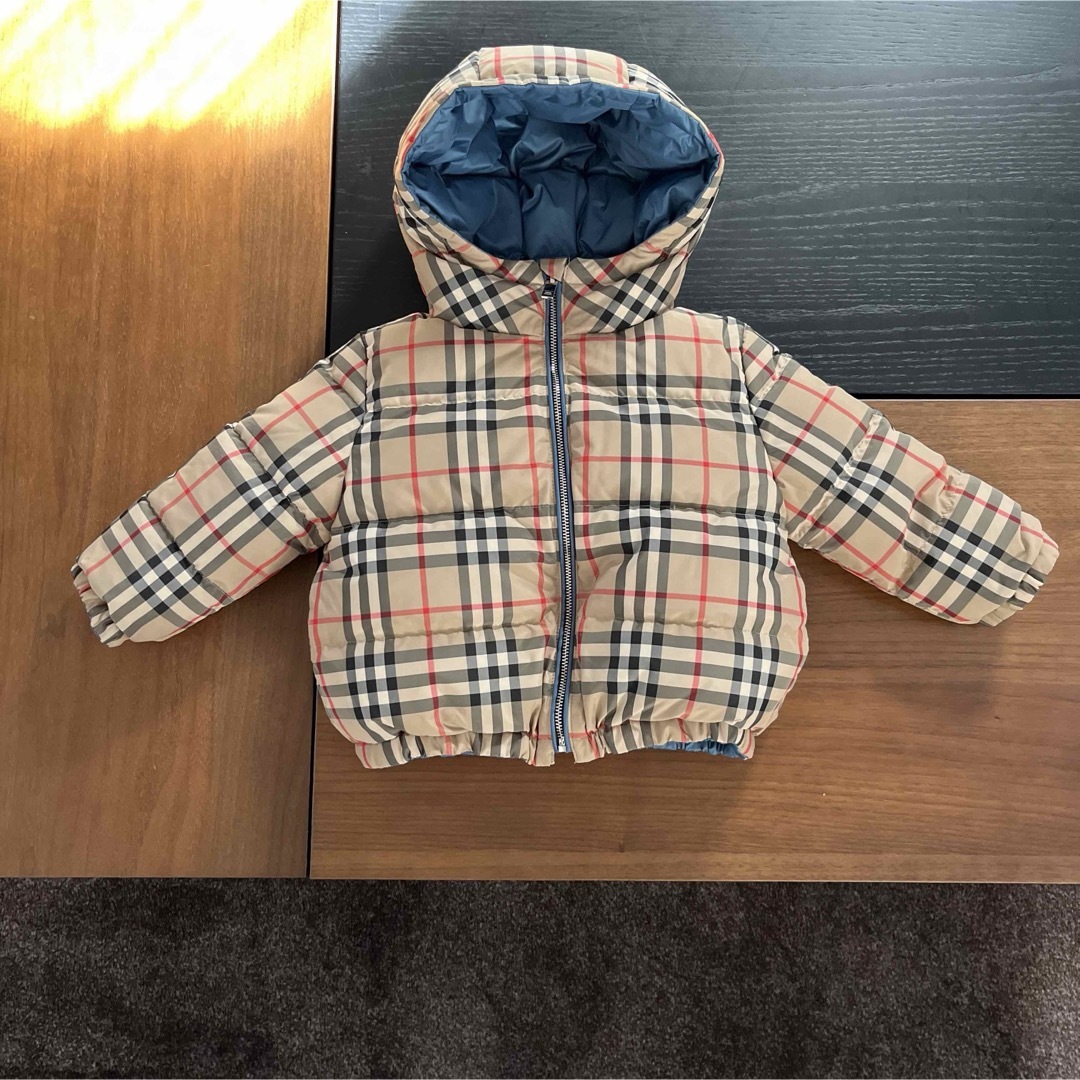 BURBERRY(バーバリー)のバーバリーチルドレン ダウンコート リバーシブル キッズ/ベビー/マタニティのベビー服(~85cm)(ジャケット/コート)の商品写真