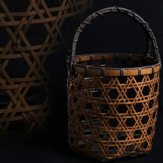 時代物　竹籠　高さ26ｃｍ 竹編細工 竹かご 花入れ 花器　花篭　網手付花籠　竹(バスケット/かご)