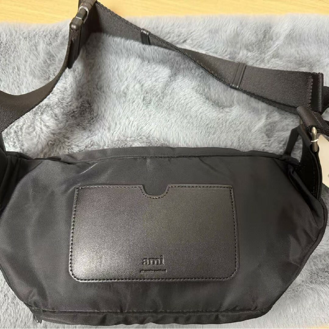 AMI PARIS アミパリス ハートロゴ ウエストバッグ ブラック AMI PARIS アミパリス ハートロゴ ウエストバッグ ブラック