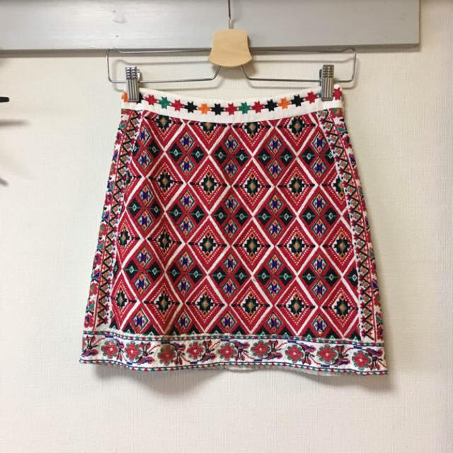 TOPSHOP(トップショップ)のTopShopトップショップ花柄刺繍 スカートUS2 UK6 レディースのスカート(ミニスカート)の商品写真