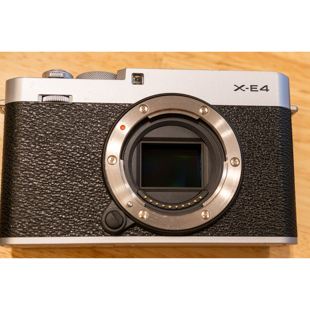 FUJIFILM XE4 ボディ シルバー FUJIFILM XE4 ボディ シルバー