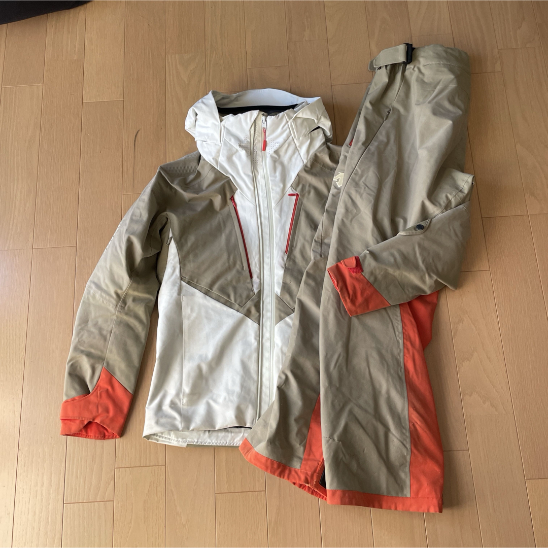 良品】DESCENTE デサント スキースノーウェア Mサイズ 上下 良品】DESCENTE デサント スキースノーウェア Mサイズ 上下