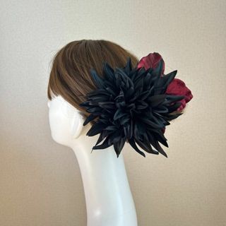 黒いダリアとボルドーの葉っぱのヘッドピース 　黒　ブラック　ダリア　花　フラメン(ダンス/バレエ)