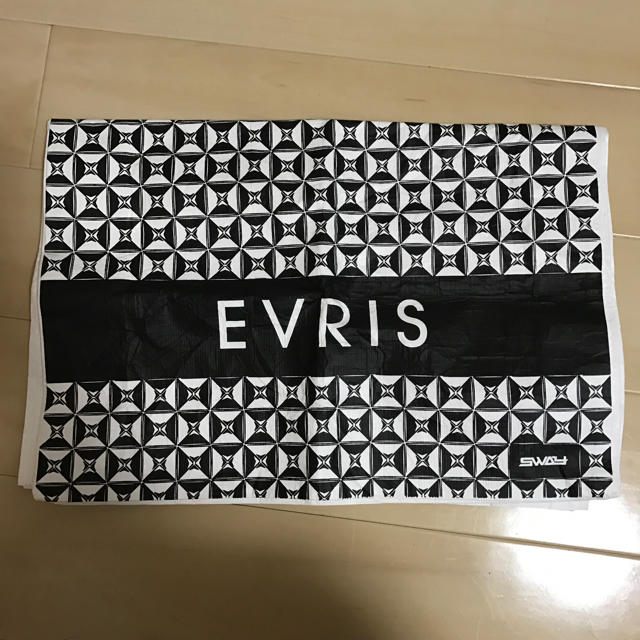 EVRIS(エヴリス)のevris コラボ レディースのバッグ(クラッチバッグ)の商品写真