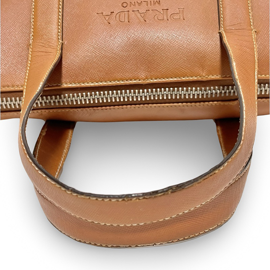 PRADA プラダ ロゴエンボス レザー 鍵付き ハンドバッグ PRADA プラダ ロゴエンボス レザー 鍵付き ハンドバッグ