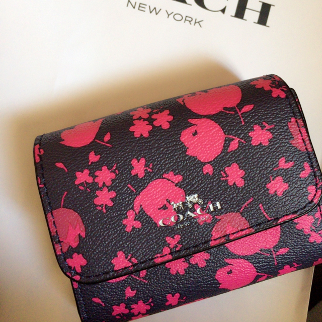 COACH(コーチ)のCOACH 花柄財布 レディースのファッション小物(財布)の商品写真